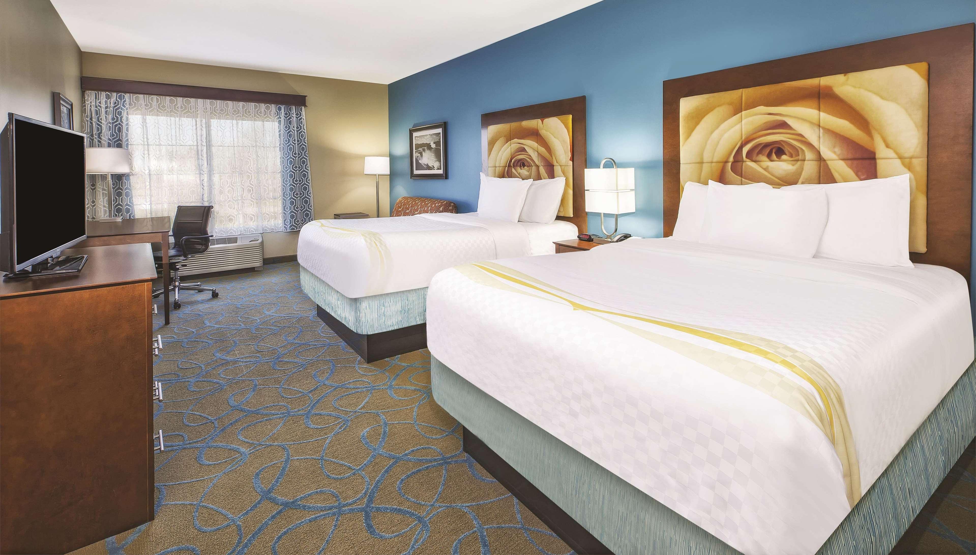 La Quinta By Wyndham Niagara Falls Exterior photo