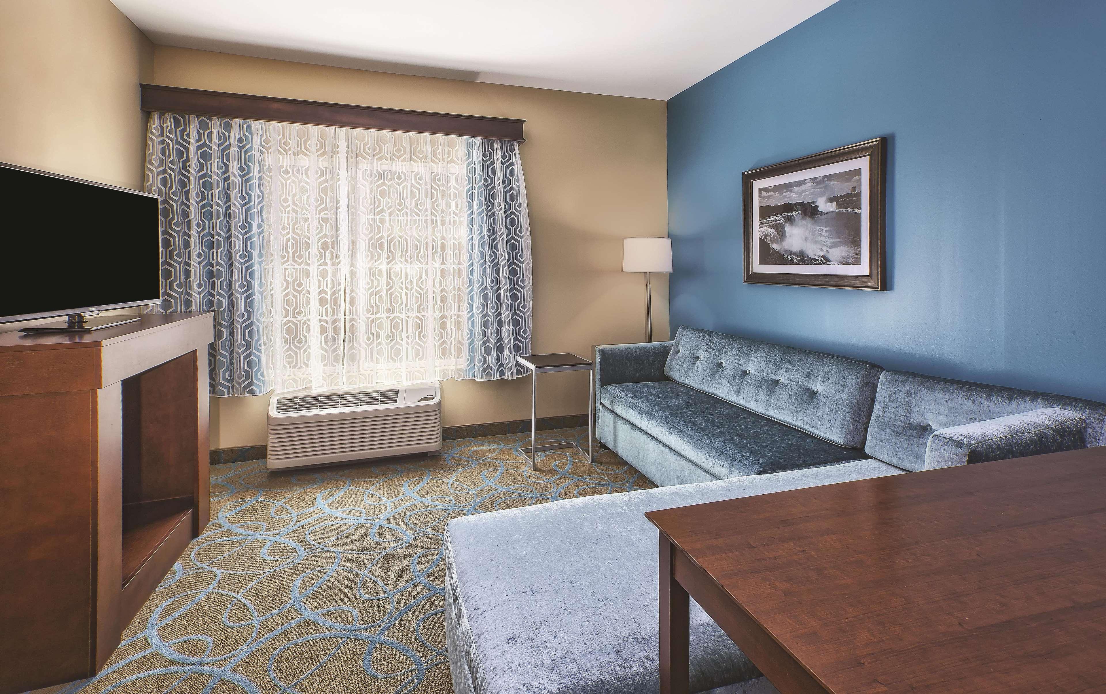 La Quinta By Wyndham Niagara Falls Exterior photo