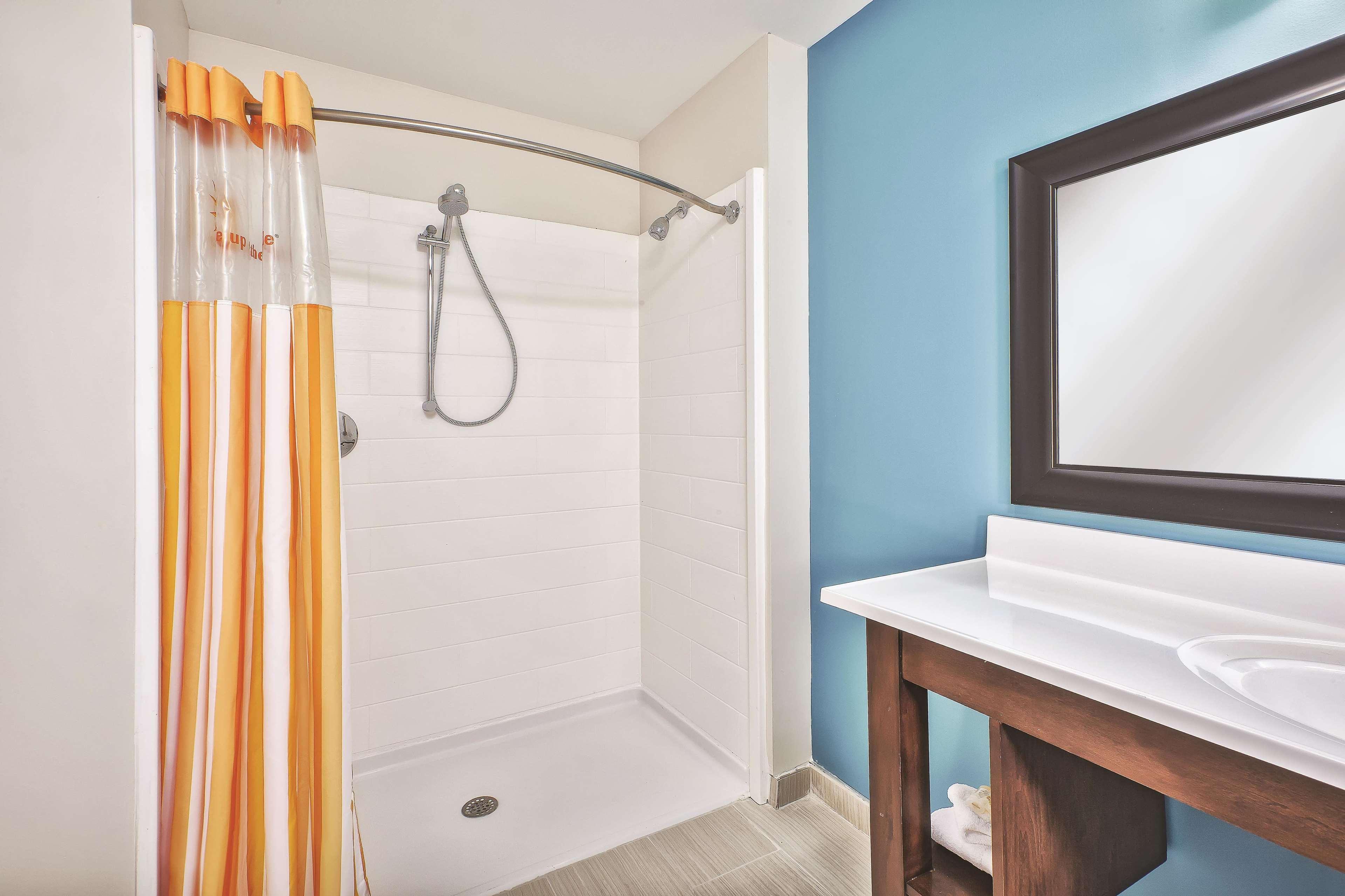 La Quinta By Wyndham Niagara Falls Exterior photo