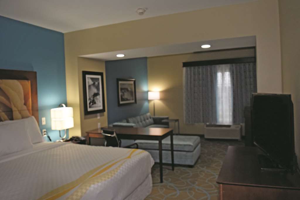 La Quinta By Wyndham Niagara Falls Room photo